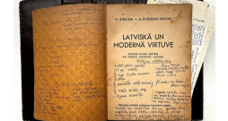 Elzai Auliciemai piederējusī pavārgrāmata "Latviskā un modernā virtuve: padomi nama mātēm, kā pareizi gatavot uzturu", kas aizceļojusi uz Austrāliju un bagātinājusies piezīmēm.