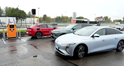 Elektroauto uzlādes tīkls "Viada" degvielas uzpildes stacijā.
Elektroauto uzlādes tīkls "Viada" degvielas uzpildes stacijā.