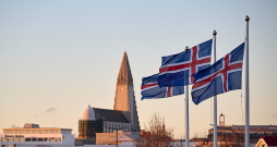 Islande pieteikumu dalībai Eiropas Savienībā iesniedza 2009. gadā, bet sarunas apturēja 2013. gadā. Islande pieteikumu dalībai Eiropas Savienībā iesniedza 2009. gadā, bet sarunas apturēja 2013. gadā.