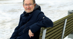 Georgs Pelēcis: "Esmu no tiem komponistiem, kurā nemitīgi it kā pulsē mūzikas plūdums, kas vai nu jāieslēdz, vai jāizslēdz, jālūko, ir vai nav vērts pierakstīt." Georgs Pelēcis: "Esmu no tiem komponistiem, kurā nemitīgi it kā pulsē mūzikas plūdums, kas vai nu jāieslēdz, vai jāizslēdz, jālūko, ir vai nav vērts pierakstīt."