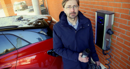 Saskaņā ar Ceļu satiksmes un drošības direkcijas datiem šā gada sākumā Latvijā bija reģistrēti vairāk par 14 300 elektriskajiem transporta līdzekļiem, informē direkcijas pārstāvis Mārtiņš Mālmeisters. Saskaņā ar Ceļu satiksmes un drošības direkcijas datiem šā gada sākumā Latvijā bija reģistrēti vairāk par 14 300 elektriskajiem transporta līdzekļiem, informē direkcijas pārstāvis Mārtiņš Mālmeisters.