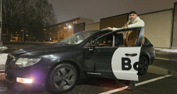 Mašīnu saglabāt tik svaigā formā nav bijis lēts darbs, atzīst auto saimnieks Aleksandrs.