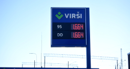 Degvielas cenas "Virši" uzpildes stacijā 2026. gada 4. martā.