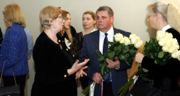 Rīgas Latviešu biedrības nama Lielajā zālē notiek atvadīšanās no kino un teātra režisora Jāņa Streiča.