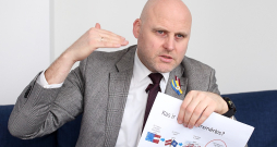Andris Kulbergs: "Pirms vēlēšanām būs ļoti lielas kaislības ap ideoloģiskajiem jautājumiem kā Stambulas konvencija un tiks noņemts fokuss no tā, kas ir patiesi svarīgs Latvijai." Andris Kulbergs: "Pirms vēlēšanām būs ļoti lielas kaislības ap ideoloģiskajiem jautājumiem kā Stambulas konvencija un tiks noņemts fokuss no tā, kas ir patiesi svarīgs Latvijai."