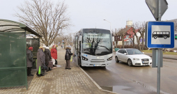 Ar reģionālajiem autobusiem pērn Latvijā kopā pārvadāti 20,46 miljoni pasažieru. Autobusu maršrutu tīklā kopumā ir aptuveni 16 500 pieturvietu. Ar reģionālajiem autobusiem pērn Latvijā kopā pārvadāti 20,46 miljoni pasažieru. Autobusu maršrutu tīklā kopumā ir aptuveni 16 500 pieturvietu.