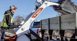 'Bobcat MT120' iekrāvējs. 'Bobcat MT120' iekrāvējs.