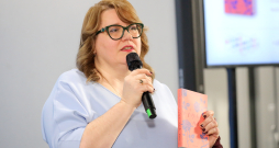 Kristīne Jučkovica: "Stāstus veidojusi mana iztēle, kas dziļi sakņojas manos dzimtas izpētes materiālos." Kristīne Jučkovica: "Stāstus veidojusi mana iztēle, kas dziļi sakņojas manos dzimtas izpētes materiālos."