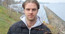 Kaspars Dumburs: "Esmu atstājis iespaidu, ka smagās, spiedīgās vai destruktīvo varoņu lomas man sanāk organiski." Kaspars Dumburs: "Esmu atstājis iespaidu, ka smagās, spiedīgās vai destruktīvo varoņu lomas man sanāk organiski."