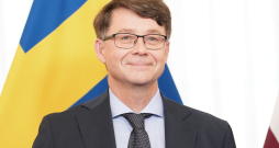 Dāniels Ulsons, Zviedrijas vēstnieks Latvijā. Dāniels Ulsons, Zviedrijas vēstnieks Latvijā.