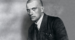 Dzejnieks un mākslinieks Vladimirs Majakovskis.
