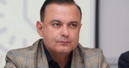 Veselības ministrs Hosams Abu Meri. Veselības ministrs Hosams Abu Meri.