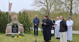 30. aprīlī pie jaunās Cesvaines vidusskolas atklāta piemiņas vieta šīs skolas dibinātājam mācītājam Albertam Vītolam. 30. aprīlī pie jaunās Cesvaines vidusskolas atklāta piemiņas vieta šīs skolas dibinātājam mācītājam Albertam Vītolam.