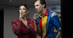 Mārtiņš Meiers (Pīters Kītings) un Ilze Ķuzule-Skrastiņa (Dominika Frankona). Mārtiņš Meiers (Pīters Kītings) un Ilze Ķuzule-Skrastiņa (Dominika Frankona).