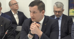 Ekonomikas ministrijas parlamentārais sekretārs Jurģis Miezainis. Ekonomikas ministrijas parlamentārais sekretārs Jurģis Miezainis.
