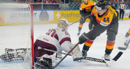 Labi, ka man ir tik garas kājas! Tā par epizodi, kurā izdevās špagatā apturēt Vācijas izlases NHL spēlētāju Džošua Samanski, pēc mača smaidot sacīja Latvijas izlases vārtsargs Kristers Gudļevskis. Labi, ka man ir tik garas kājas! Tā par epizodi, kurā izdevās špagatā apturēt Vācijas izlases NHL spēlētāju Džošua Samanski, pēc mača smaidot sacīja Latvijas izlases vārtsargs Kristers Gudļevskis.