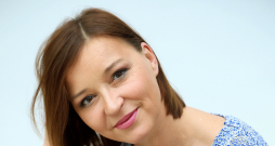Dziedātāja Marija Naumova.