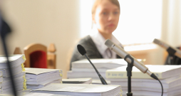 Socioloģisko pētījumu firmas SKDS šā gada martā veiktajā aptaujā Latvijas iedzīvotājiem vaicāts viedoklis, kā pēdējā gada laikā mainījies administratīvais slogs. No aptaujātajiem 38,8% uzskata, ka nav mainījies, 34,4% – pieaudzis, 8,9% – samazinājies. 17,9% aptaujātajiem nav viedokļa.
