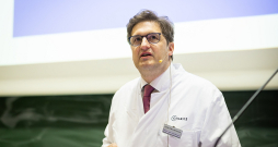 Berlīnes Universitātes slimnīcas Šaritē radioloģijas nodaļas vadītājs Jens Vogels-Klaussens organizēja HANSE pētījumu, lai pierādītu, ka plaušu vēža skrīningu, izmantojot zemas staru devas datortomogrāfiju, var veiksmīgi ieviest ikdienas klīniskajā praksē.