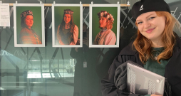 Apmaiņas gadā Laura devās uz filmu skolu Dublinā, savukārt prakses laikā vēlreiz mēroja ceļu pāri Atlantijas okeānam, lai stažētos Mineapolisā, tajā pašā pilsētā, kur dzīvoja vidusskolas laikā.