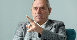 Māris Gailis: "Problēma ir, ka valdība nemēdz būt labs pasūtītājs. To redz ne tikai saistībā ar dzelzceļa būvi, bet nemācēšanu uzstādīt uzdevumu un nesekošanu līdzi vērojam arī IT sistēmu ieviešanā, un tad izpildītāji tin ap pirkstu."