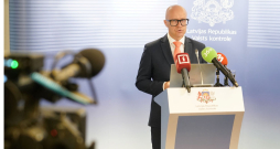 Valsts kontrolieris Edgars Korčagins preses konferencē.