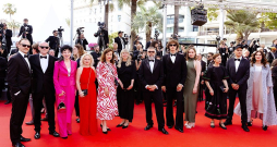 Filmas "Uļa" radošā komanda Kannu kinofestivālā. Septītais no kreisās – režisors Viesturs Kairišs, astotais – aktieris, idejas autors Kārlis Arnolds Avots.