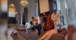 Laikmetīgās mākslas performance "Bald Boys" Rīgas Anglikāņu Svētā Pestītāja baznīcā. Laikmetīgās mākslas performance "Bald Boys" Rīgas Anglikāņu Svētā Pestītāja baznīcā.