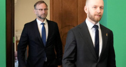 Bijušais satiksmes ministrs Atis Švinka (no kreisās) un partijas "Progresīvie" Saeimas frakcijas priekšsēdētājs Andris Šuvajevs.