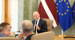 Ministru prezidents Andris Kulbergs pirms Ministru kabineta sēdes.