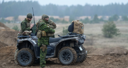 NATO Daudznacionālās brigādes Latvijā mācību "Resolute Warrior" tanku un smagās artilērijas manevru un kaujas šaušanas vingrinājums Ādažu poligonā.