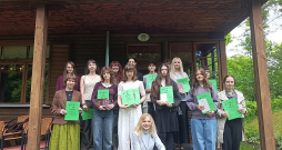 Latvijas skolēnu un jauniešu literāro darbu konkursa "Aicinājums" laureāti Jāņa Akuratera muzejā. Latvijas skolēnu un jauniešu literāro darbu konkursa "Aicinājums" laureāti Jāņa Akuratera muzejā.