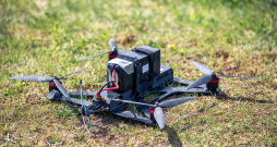 Viens no droniem, ko mācību "Kristāla bulta 2026" laikā izmantoja NBS un sabiedrotie. Viens no droniem, ko mācību "Kristāla bulta 2026" laikā izmantoja NBS un sabiedrotie.