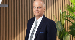 Jurģis Vinniņš, AS "Sadales tīkls" (ST) Stratēģisko klientu vadītājs: "Līdz šim sistēmas operators atsevišķi uzskaitījis un analizējis neplānotos elektroenerģijas piegādes pārtraukumus ar ilgumu virs 24 stundām. Šogad tādi bijuši 40 objektos."