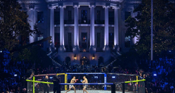 Pie Baltā nama ierīkotā UFC arēna. Pie Baltā nama ierīkotā UFC arēna.