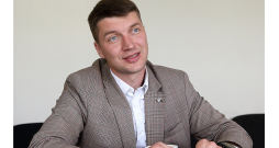 Ilmārs Luksts: "Ļoti svarīgs ir sabiedrības noskaņojums, ticība savai valdībai un valstij. Valdības vīri nav mums svešinieki. Paši esam vēlējuši. Ja viņus lamājam, jālamā sava izvēle. Pretiniekam ir izdevīgi, ja mazinās mūsu uzticība valdībai un valstij."