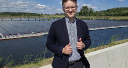 "Pašu saražotā enerģija ļauj samazināt atkarību no elektroenerģijas cenu svārstībām un ilgtermiņā mazināt spiedienu uz tarifu. Notekūdeņu attīrīšanas tarifs kopš jūnija ir samazinājies no 0,99 līdz 0,64 eiro par kubikmetru, kas ir gandrīz par 35% mazāk nekā iepriekš," secina uzņēmuma "Jūrmalas ūdens" valdes loceklis Mārtiņš Strazds.