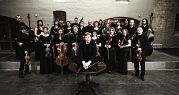 4. jūlijā koncerts Naukšēnu Kultūras namā būs veltīts kamerorķestra "Sinfonietta Rīga" bijušajam mākslinieciskajam vadītājam, Goda diriģentam Normundam Šnē.