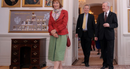 Kurzemes princese Elizabete Bīrona, princis Ernsts Johans Bīrons, Rundāles pils direktors Imants Lancmanis Rundāles pilī 2013. gadā.