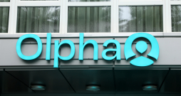 Zāļu ražotāja "Olpha" biroja ēka Olainē.