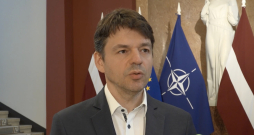 Edvīns Šnore, Iekšlietu ministrijas parlamentārais sekretārs. Edvīns Šnore, Iekšlietu ministrijas parlamentārais sekretārs.