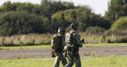 Spilves lidlaukā norisinās ASV Speciālo operāciju spēku Eiropā lidmašīnas "MC-130J Commando II" nolaišanās vingrinājums, demonstrējot ātru augstas mobilitātes raķešu artilērijas sistēmas atgādāšanu un izvēršanu. Spilves lidlaukā norisinās ASV Speciālo operāciju spēku Eiropā lidmašīnas "MC-130J Commando II" nolaišanās vingrinājums, demonstrējot ātru augstas mobilitātes raķešu artilērijas sistēmas atgādāšanu un izvēršanu.