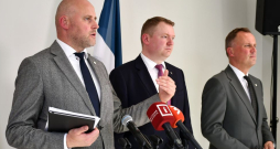 "Apvienotā saraksta" līderi Andris Kulbergs (no kreisās), Edvards Smiltēns un Edgars Tavars orientējas uz to, ka varēs vadīt koalīciju ne tikai četrus mēnešus, bet gan nākamos četrus gadus.