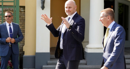 Valsts prezidents Edgars Rinkēvičs (no labās) un Ministru prezidents Andris Kulbergs tikšanās laikā Rīgas pilī. Valsts prezidents Edgars Rinkēvičs (no labās) un Ministru prezidents Andris Kulbergs tikšanās laikā Rīgas pilī.