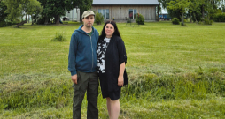 Irlavas pagasta saimniecības "Modras" jaunie saimnieki Andris un Laura Šīmaņi.