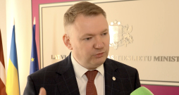 Tieslietu ministrs Edvards Smiltēns.