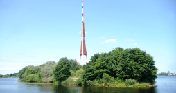 Zaķusala un Latvijas valsts televīzijas un radio tornis.
Zaķusala un Latvijas valsts televīzijas un radio tornis.