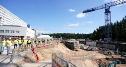 Jaunā Rīgas Austrumu klīniskās universitātes slimnīcas Plaušu veselības un infekciju slimību ārstniecības korpusa būvdarbi. Jaunā Rīgas Austrumu klīniskās universitātes slimnīcas Plaušu veselības un infekciju slimību ārstniecības korpusa būvdarbi.