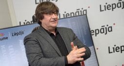 Komponists Jānis Lūsēns.