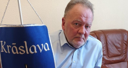 "Nekas ārpus Rīgas un Pierīgas taču vairs nav izdevīgi, par visu valstij jāpiemaksā – mūsu iedzīvotāji to visu redz un klausās jau gadiem, tas viņos krājas, un šī nevajadzīgās nastas sajūta tikai pieaug," atzīst Krāslavas novada mērs Gunārs Upenieks.